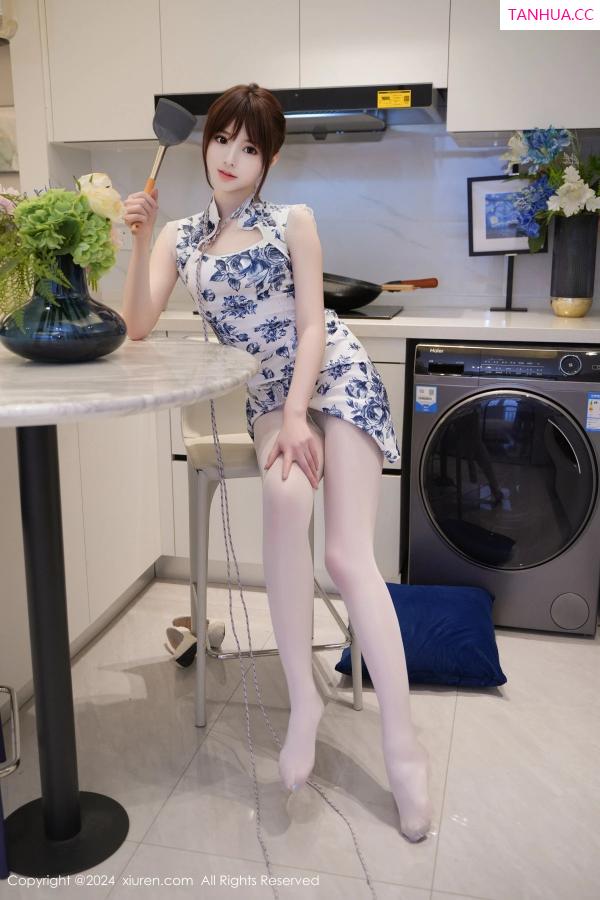   [XiuRen]高清写真图 2024.03.19 No.8255 梦灵儿Mini 丝袜美腿第6张图片